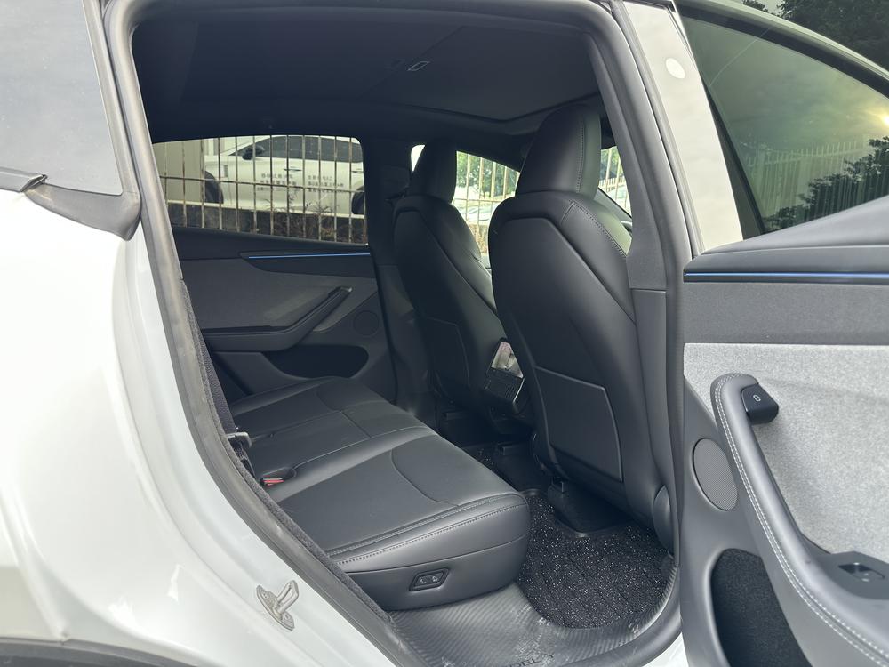Tesla Model Y 2026 #15 Tesla Model Y 2026 car image #15