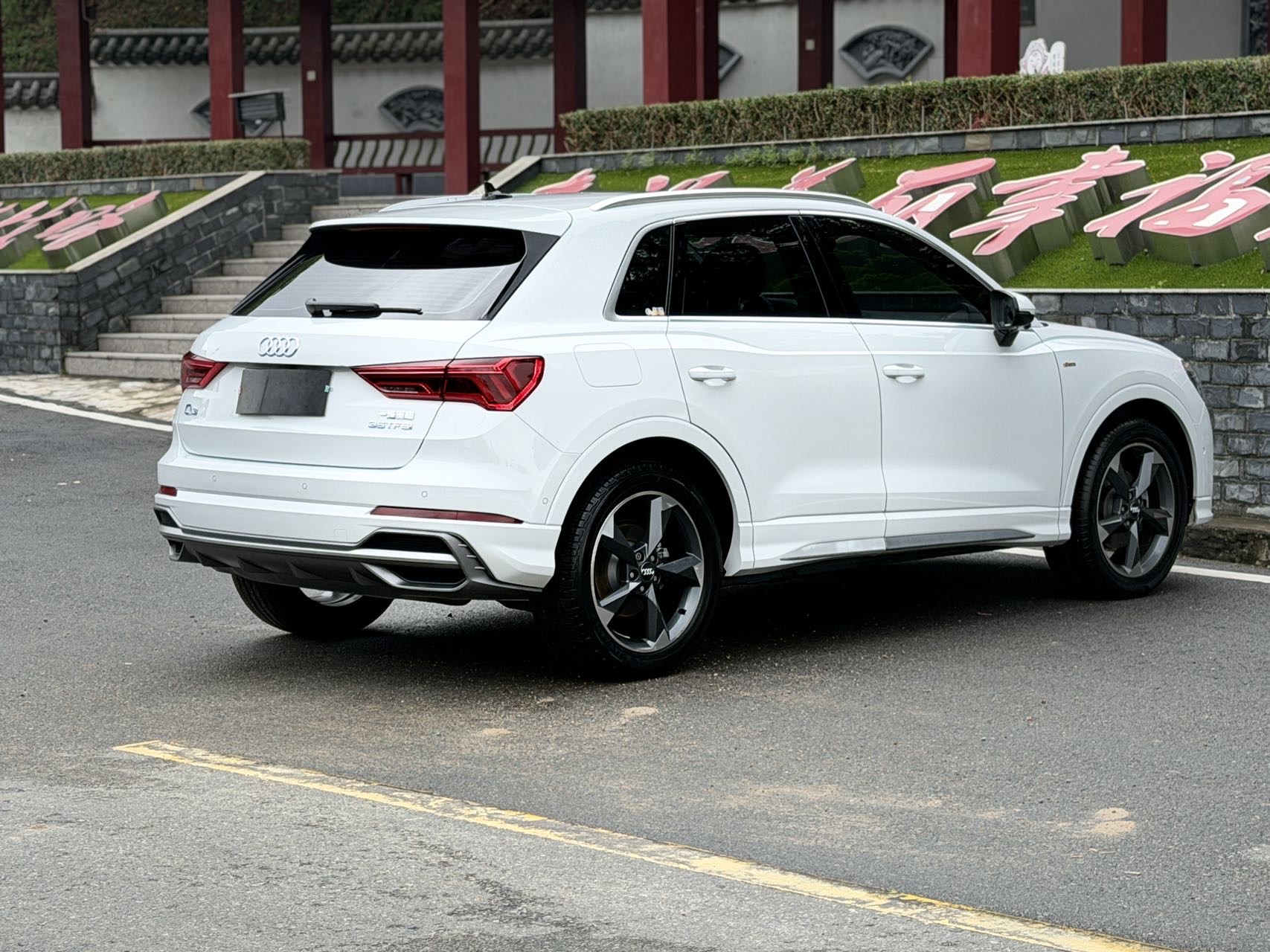 Audi Q3 2022 car image #7