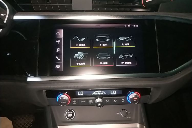 Audi Q3 2021 car image #17