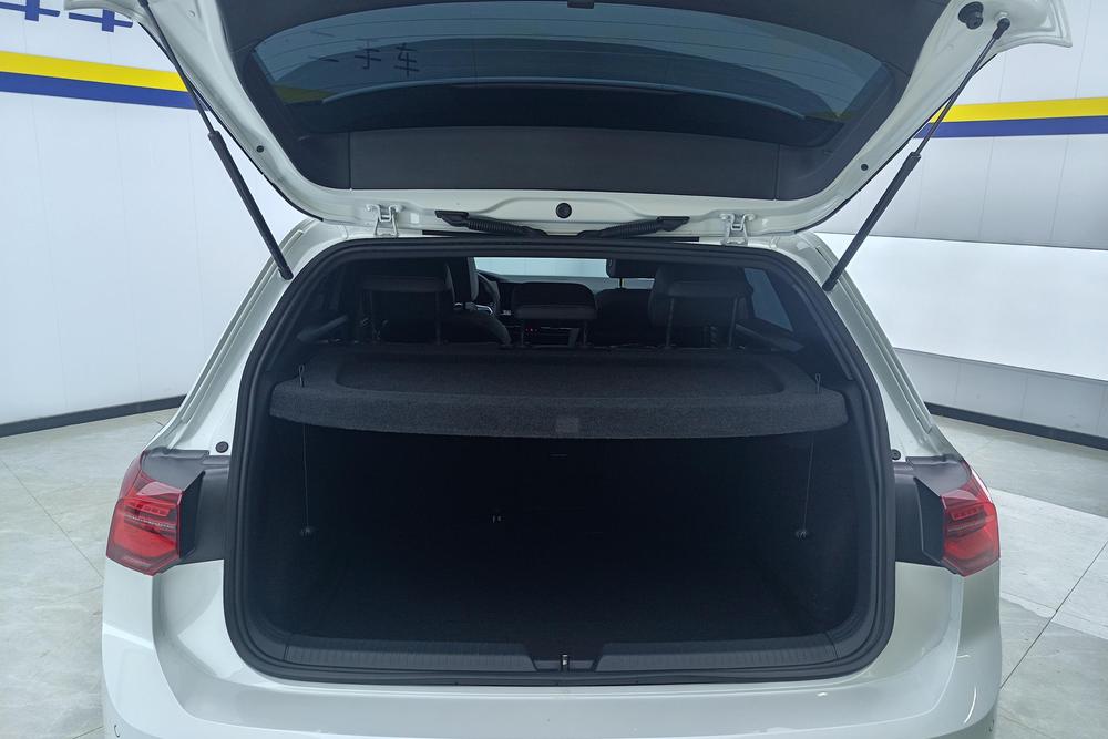 Volkswagen Golf 2024 car image #17