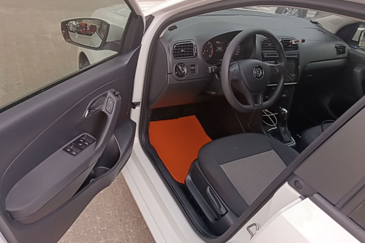 Volkswagen Polo 2019 car image #16