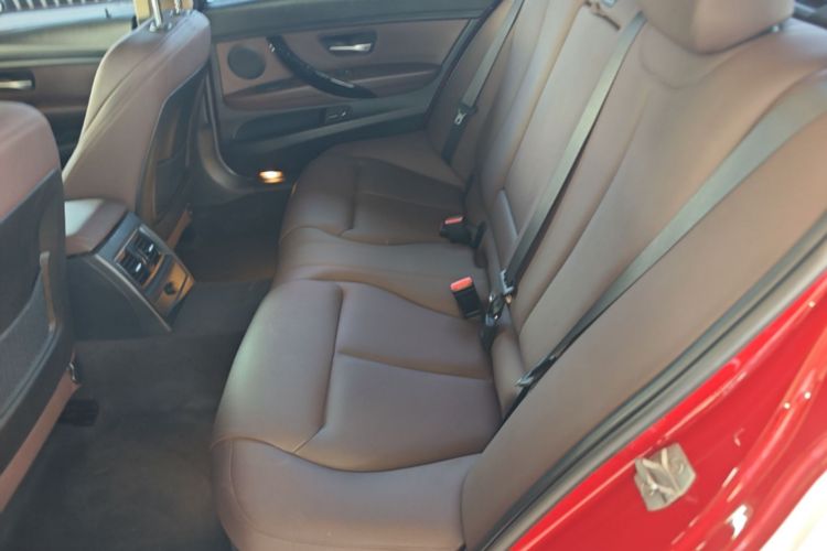 BMW 3 Series 2018 car image #17
