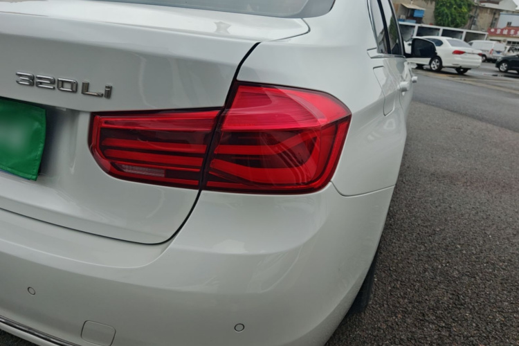 BMW 3 Series 2017 #8 BMW 3 Series 2017 car image #8