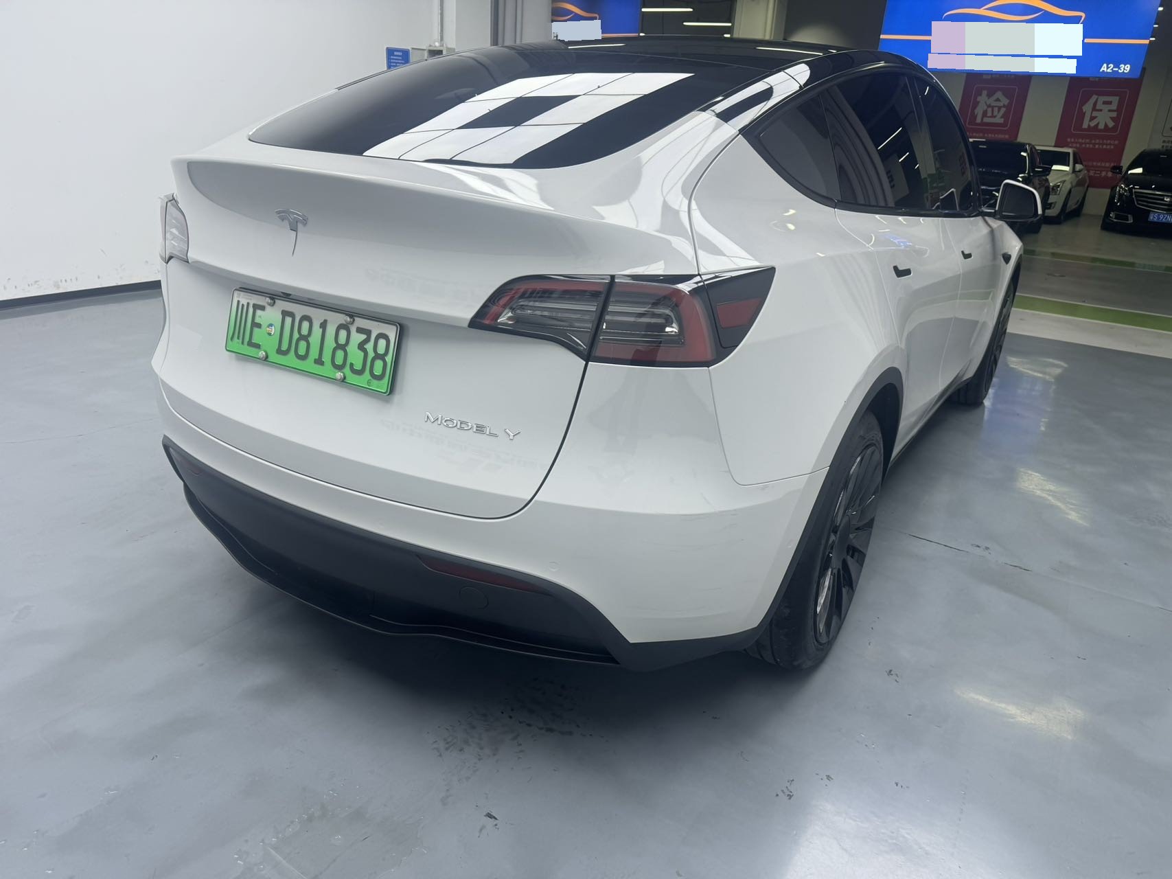 Tesla Model Y 2023 car image #9