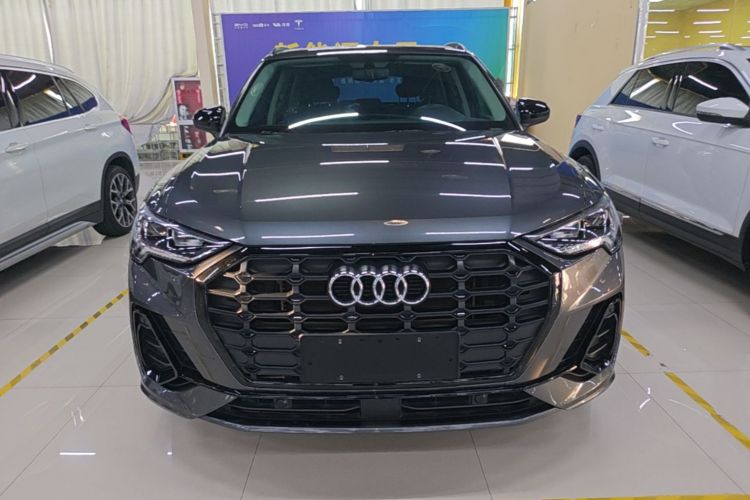 Audi Q3 2020 car image #3