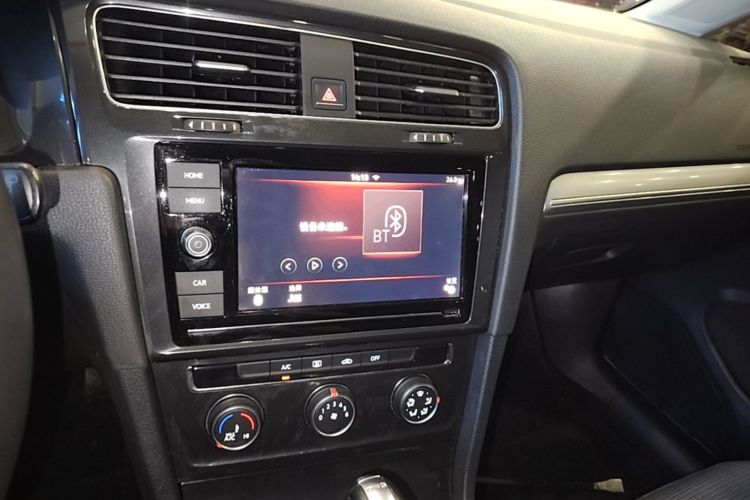 Volkswagen Golf 2019 car image #13