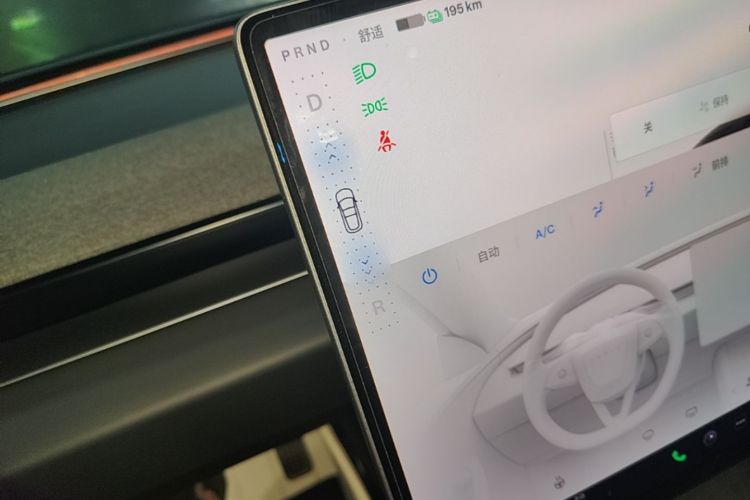 Tesla Model 3 2023 car image #14