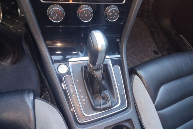 Volkswagen Golf 2016 car image #14