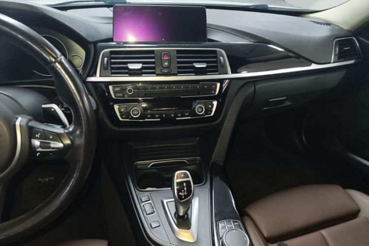 BMW 3 Series 2019 car image #13