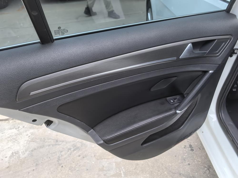 Volkswagen Golf 2016 car image #11