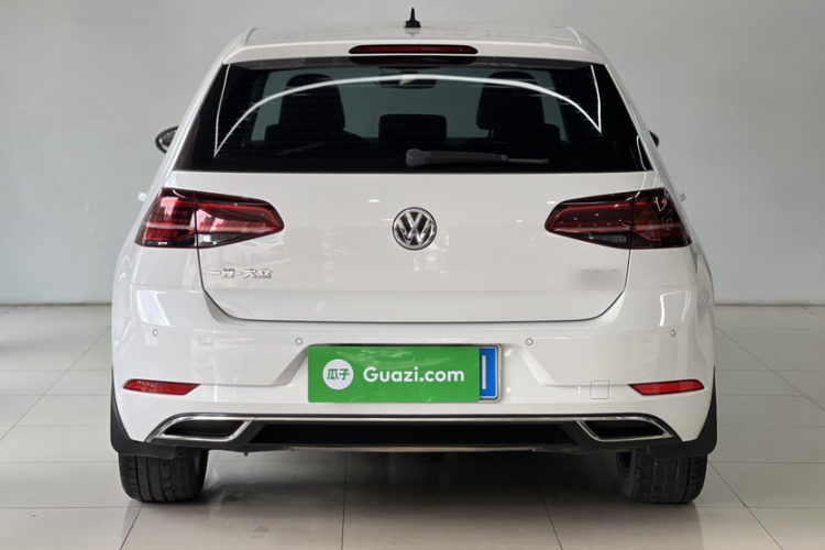 Volkswagen Golf 2019 car image #4