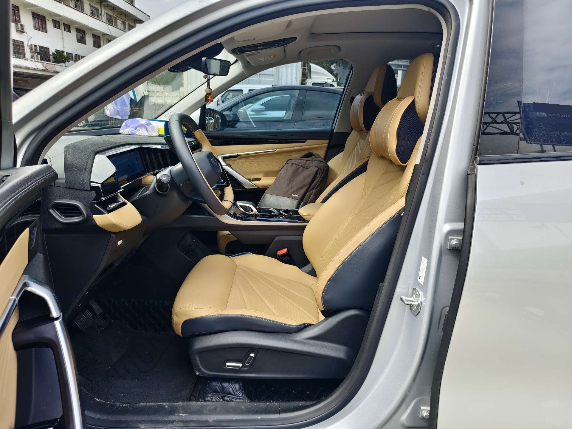 GEELY Boyue L 2023 immagine di auto #4