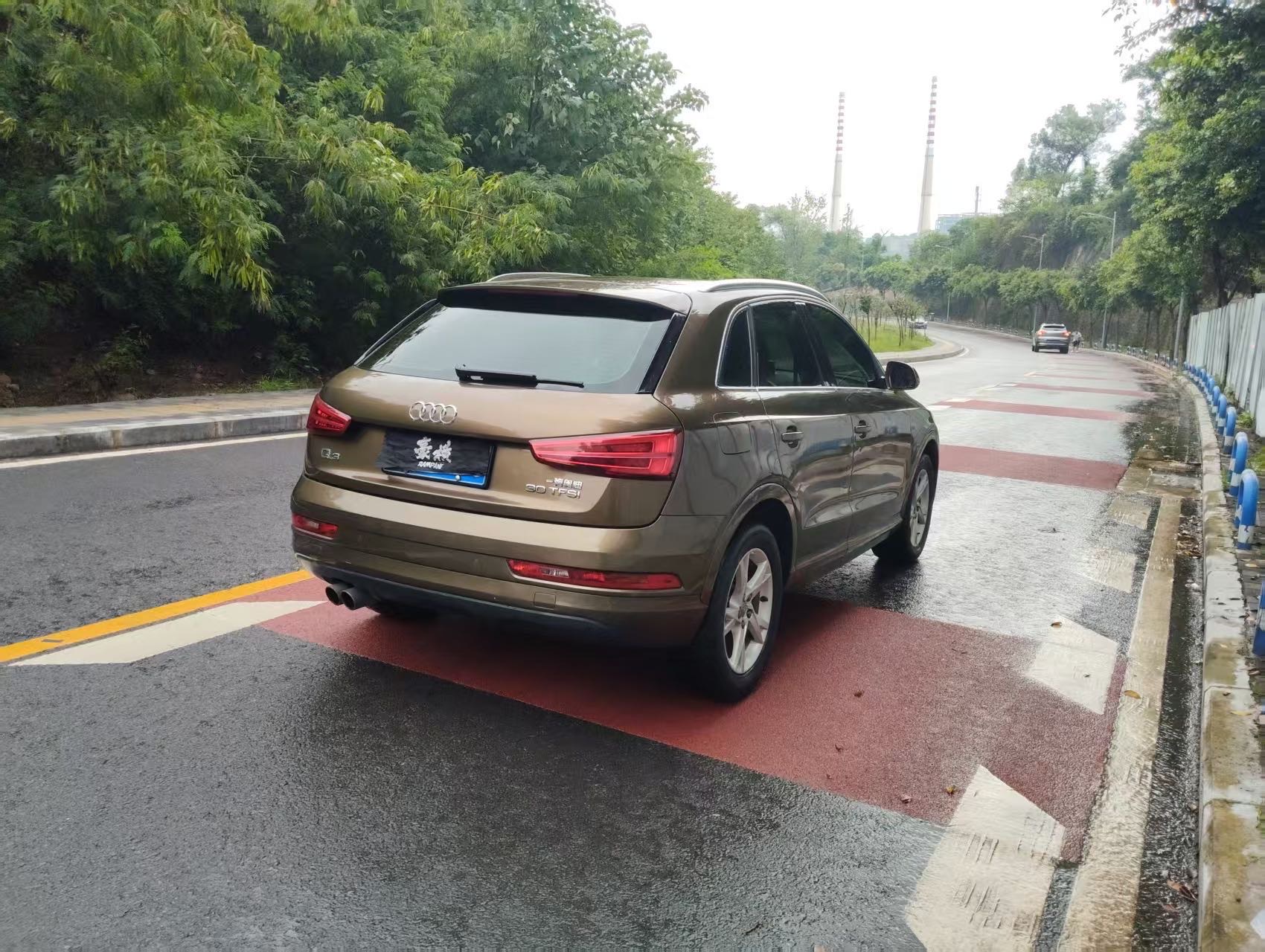 Audi Q3 2018 car image #9