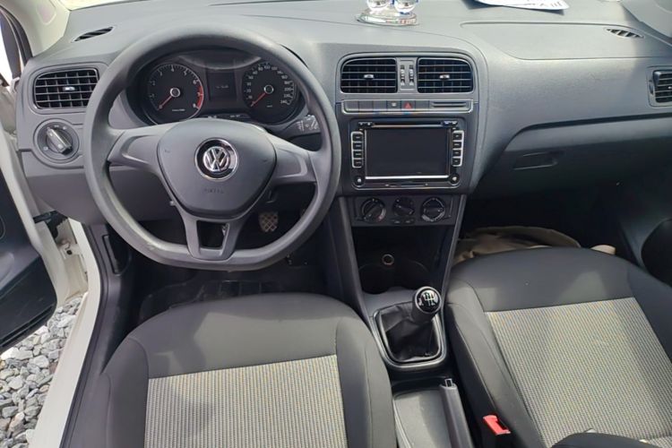 Volkswagen Polo 2016 car image #10