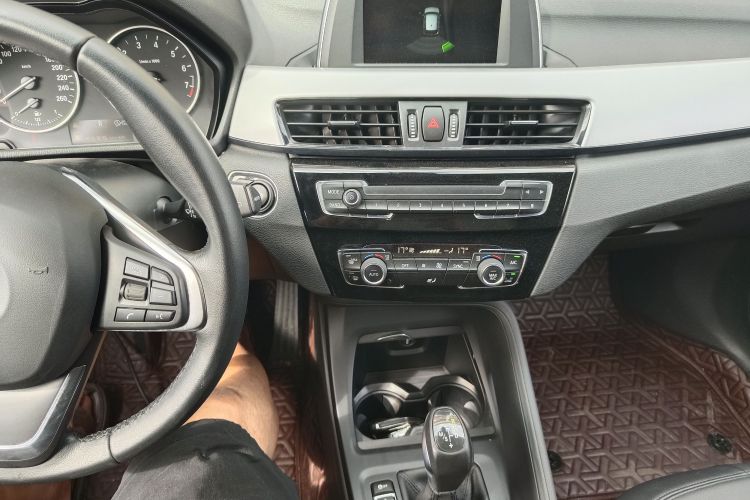 BMW X1 2018 #14 BMW X1 2018 car image #14