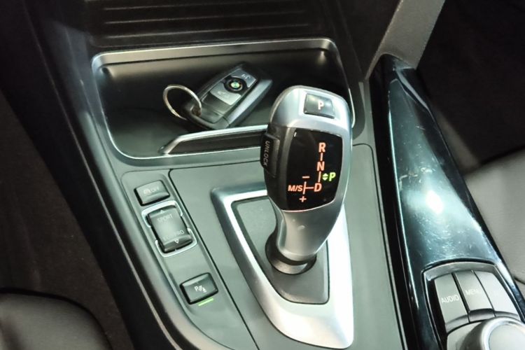 BMW 3 Series 2017 #14 BMW 3 Series 2017 car image #14