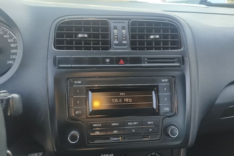 Volkswagen Polo 2016 #13 Volkswagen Polo 2016 car image #13
