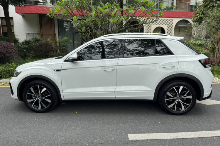 Volkswagen T-Roc 2025 car image #7