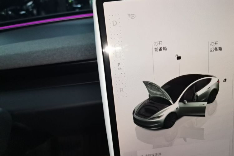 Tesla Model 3 2024 car image #14