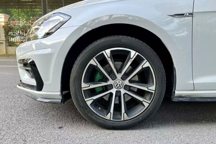 Volkswagen Golf 2019 car image #11