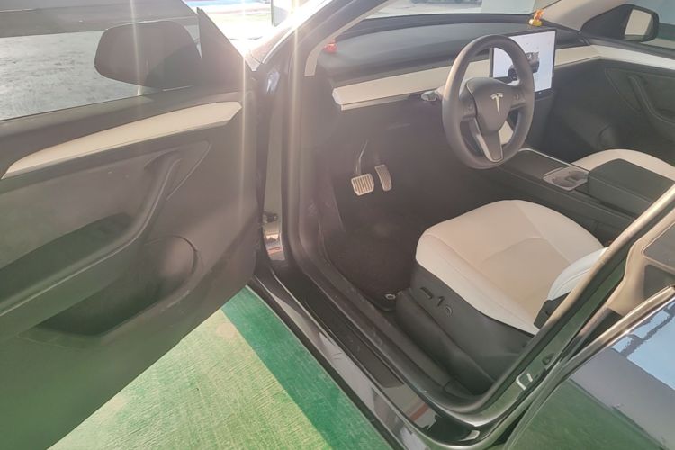 Tesla Model Y 2024 #16 Tesla Model Y 2024 car image #16