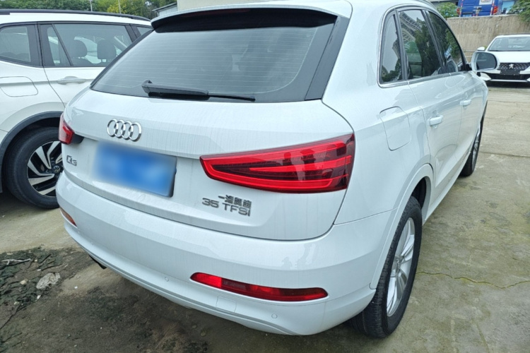 Audi Q3 2016 car image #7