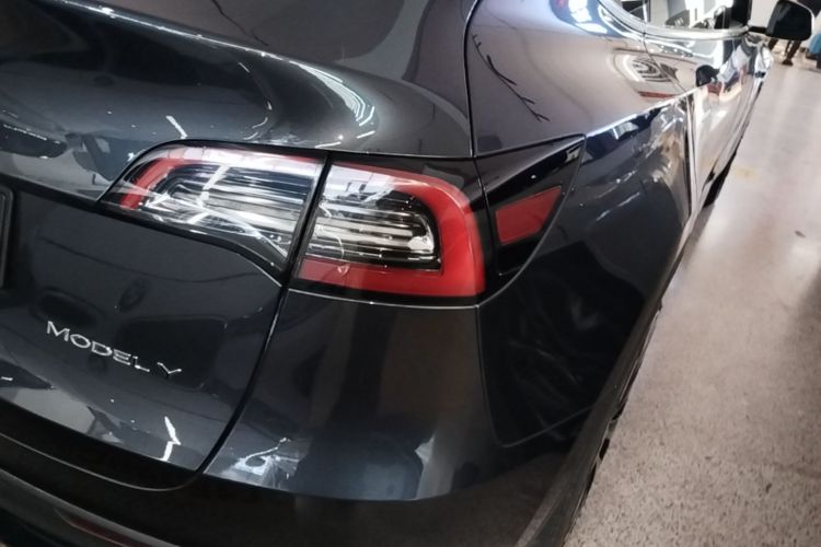 Tesla Model Y 2024 car image #8