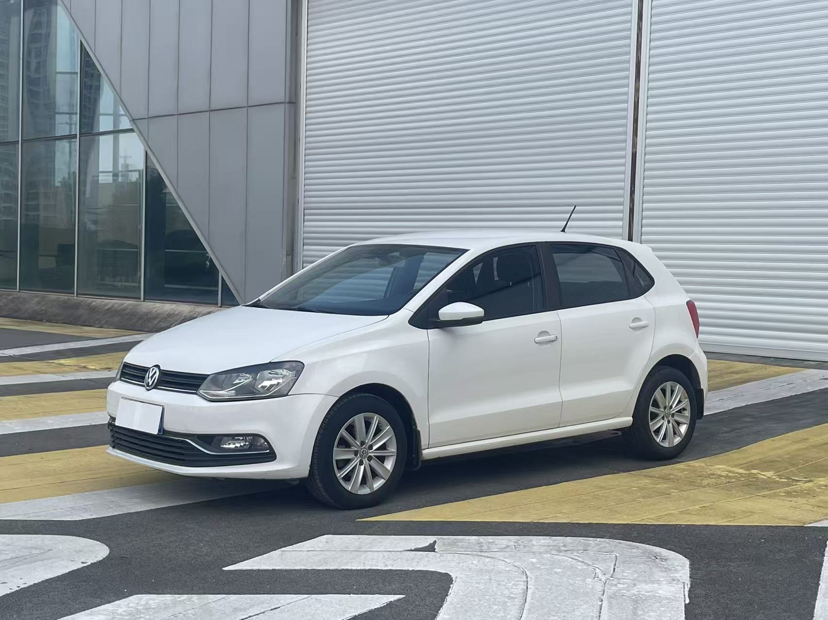Volkswagen Polo 2014 Volkswagen Polo 2014 car image