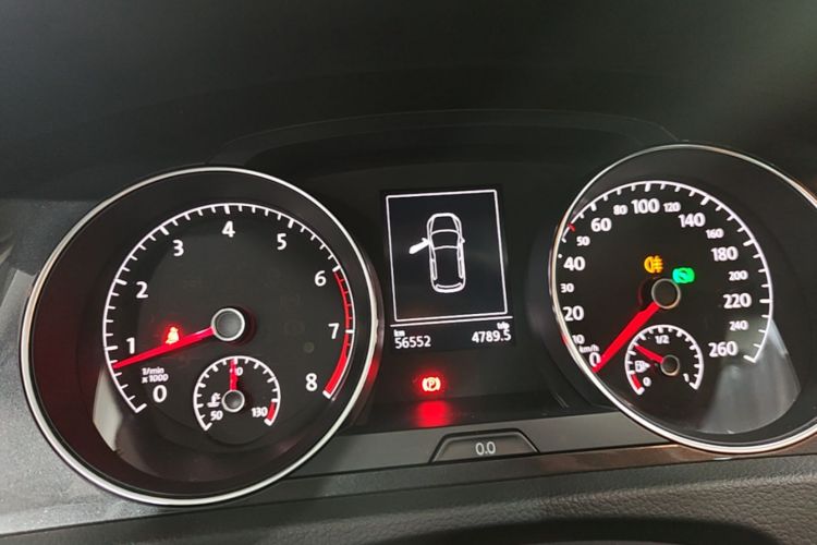 Volkswagen Golf 2019 car image #12