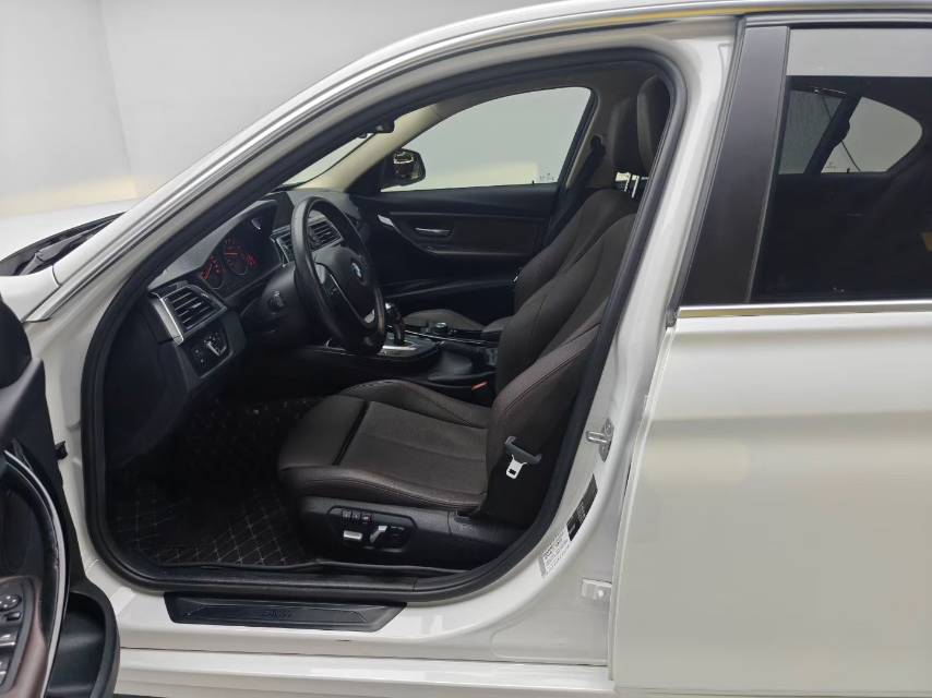 BMW 3 Series 2018 #7 BMW 3 Series 2018 car image #7