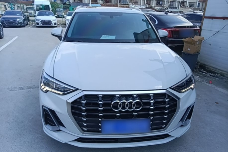 Audi Q3 2023 car image #3