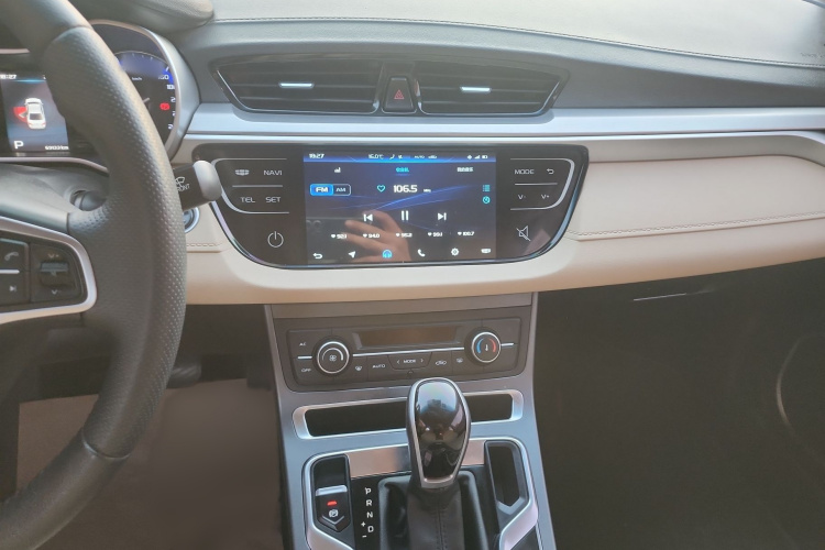 GEELY Emgrand 2019 car image #18