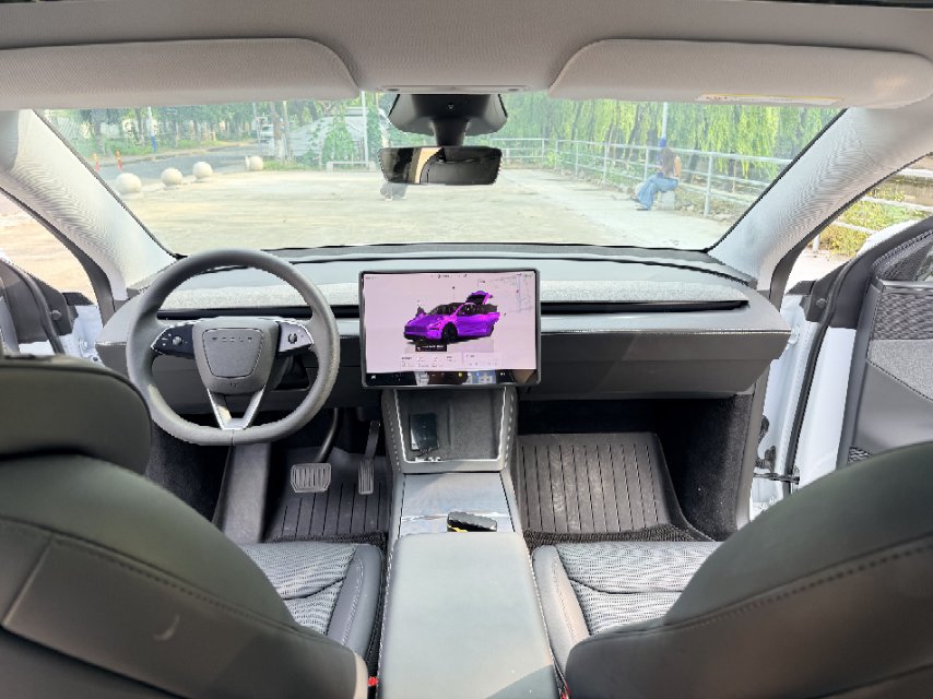 Tesla Model Y 2025 car image #4