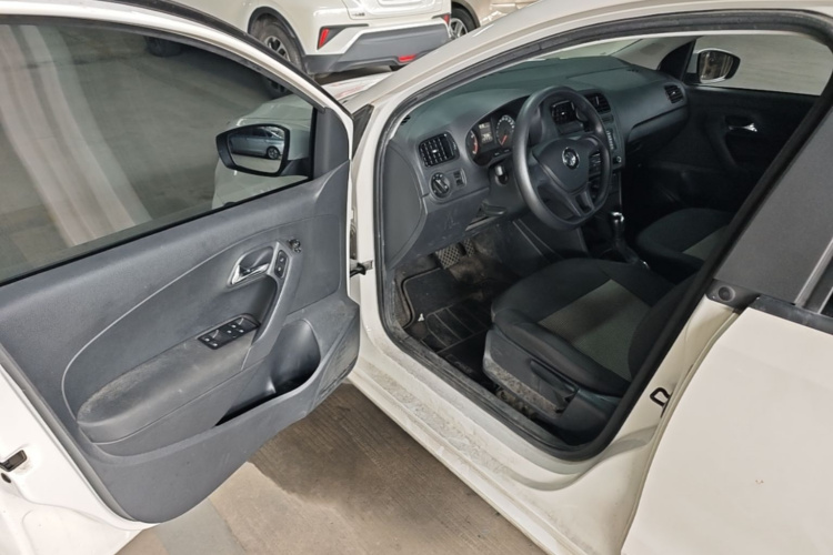 Volkswagen Polo 2017 car image #12
