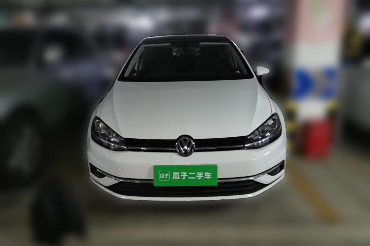 Volkswagen Golf 2020 car image #3