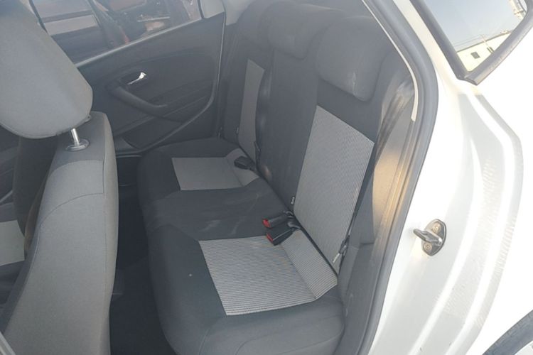Volkswagen Polo 2019 car image #17