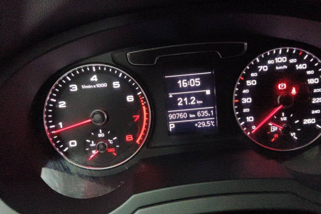 Audi Q3 2017 car image #27