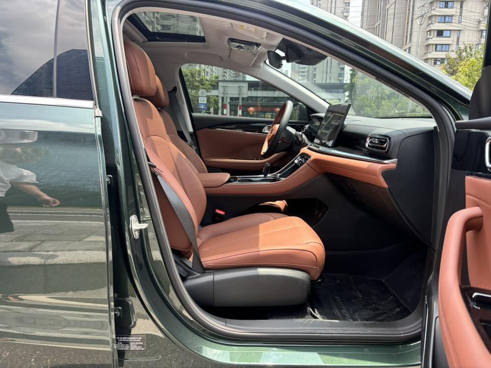 GEELY Emgrand 2025 #16 GEELY Emgrand 2025 car image #16