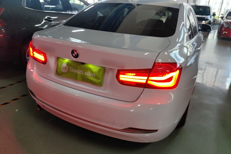 BMW 3 Series 2018 #6 BMW 3 Series 2018 صورة سيارة #6