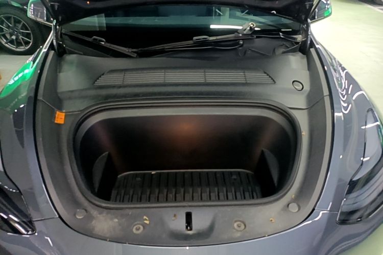 Tesla Model Y 2022 immagine di auto #20