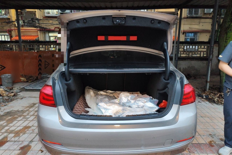 BMW 3 Series 2019 car image #21