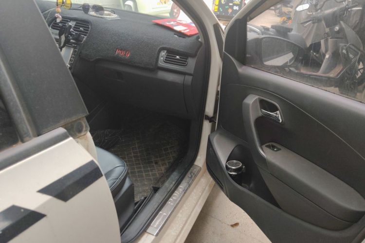 Volkswagen Polo 2016 car image #23