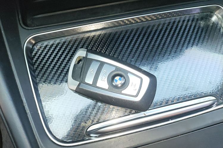 BMW 3 Series 2017 #9 BMW 3 Series 2017 car image #9