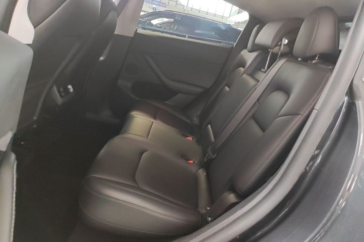 Tesla Model Y 2024 car image #17