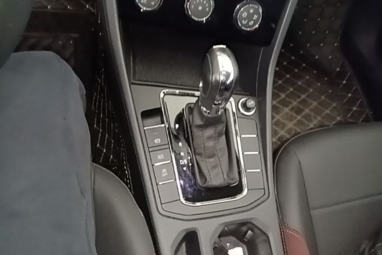 Volkswagen Bora 2022 car image #16