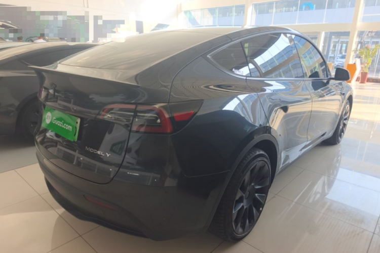 Tesla Model Y 2024 #7 Tesla Model Y 2024 car image #7