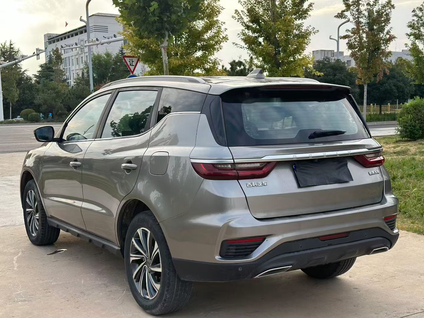 GEELY Vision X6 2020 car image #7