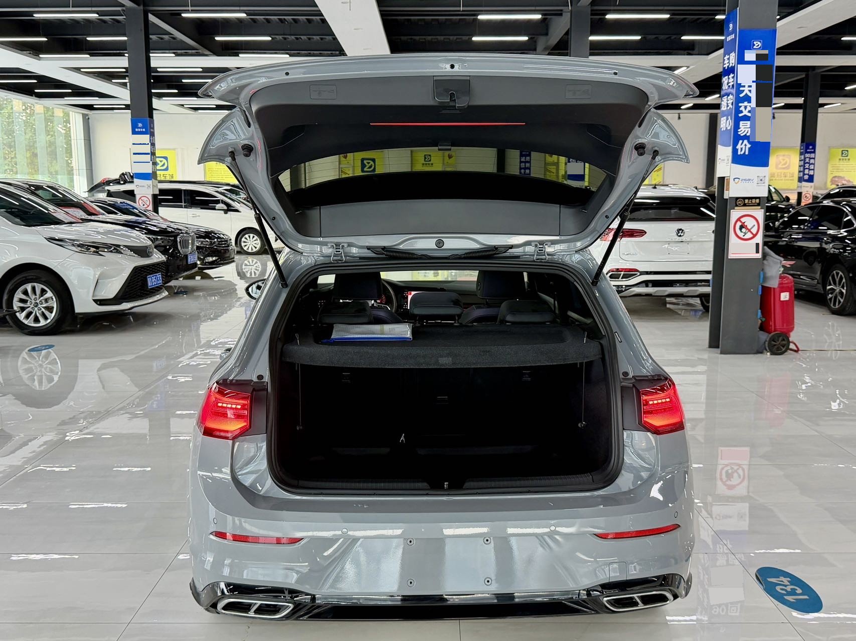 Volkswagen Golf 2023 car image #11