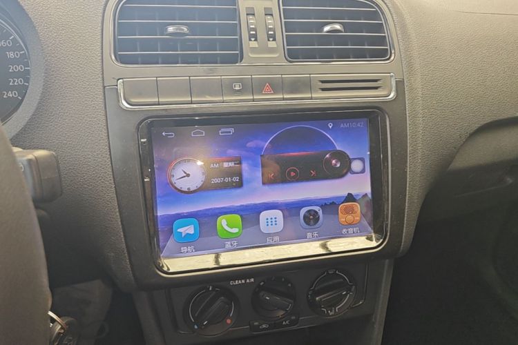 Volkswagen Polo 2016 car image #13