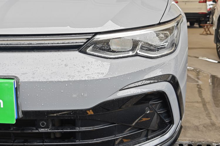 Volkswagen Golf 2021 car image #23